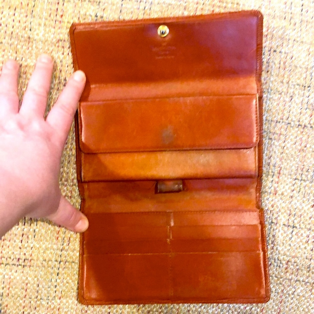 W LOUIS VUITTON Kenyan Fawn EPI Leather Sarah International Long Trifold Wallet - Picture 11 of 14